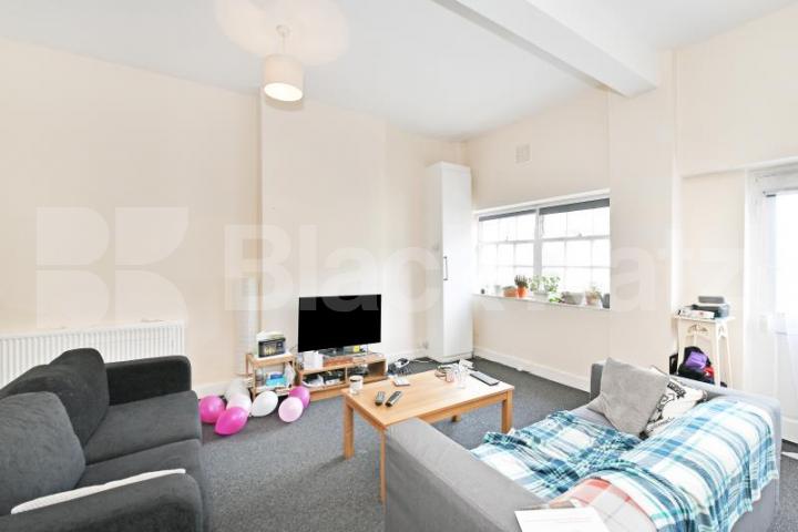 			MEWS HOUSE, 3 Bedroom, 1 bath, 1 reception Flat			 Park Mews, Crouch End N8
